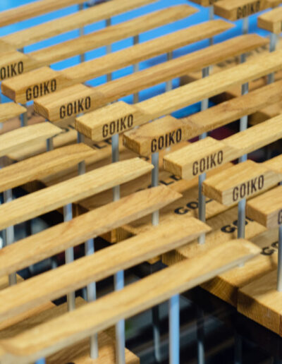 Trofeos corporativos para restaurantes Goiko. Fabricación, montaje y logística realizados por IDEÁTICA
