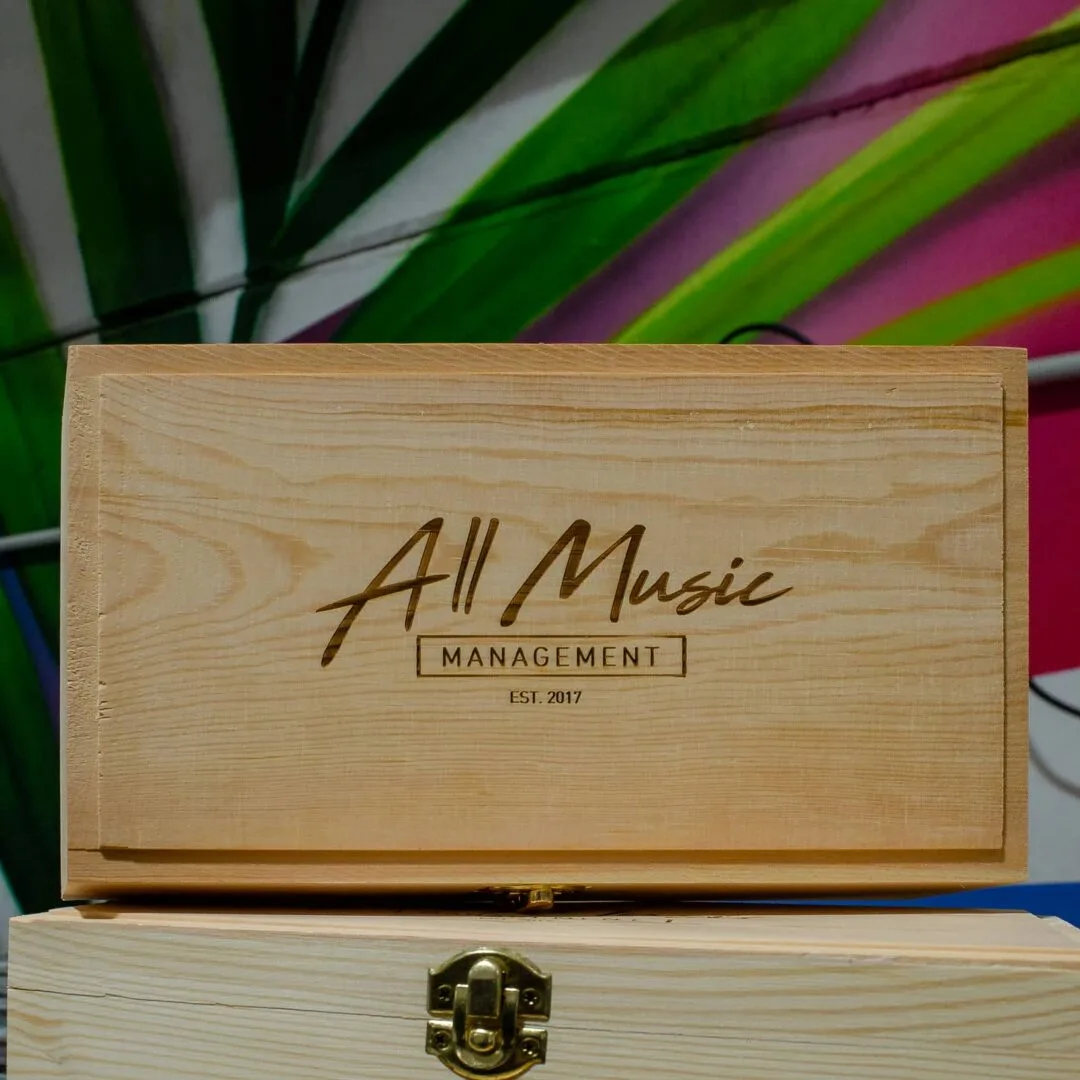 Grabado de cajas de madera para ALL MUSIC