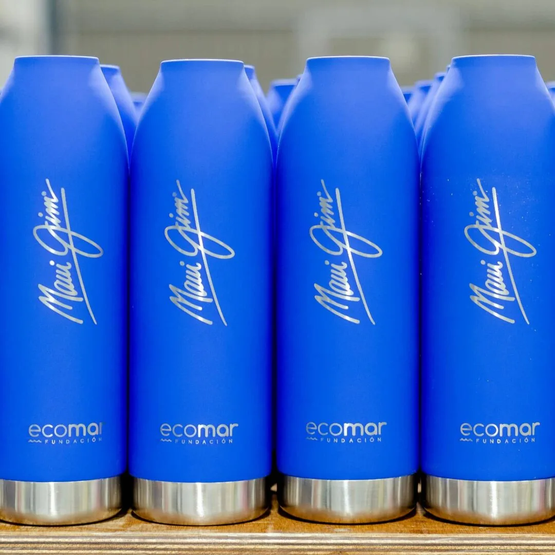 Grabado de botellas térmicas para MAUI JIM Y ECOMAR