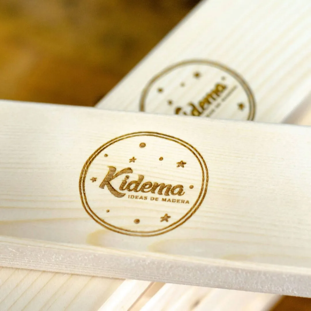 Grabado de marca sobre madera