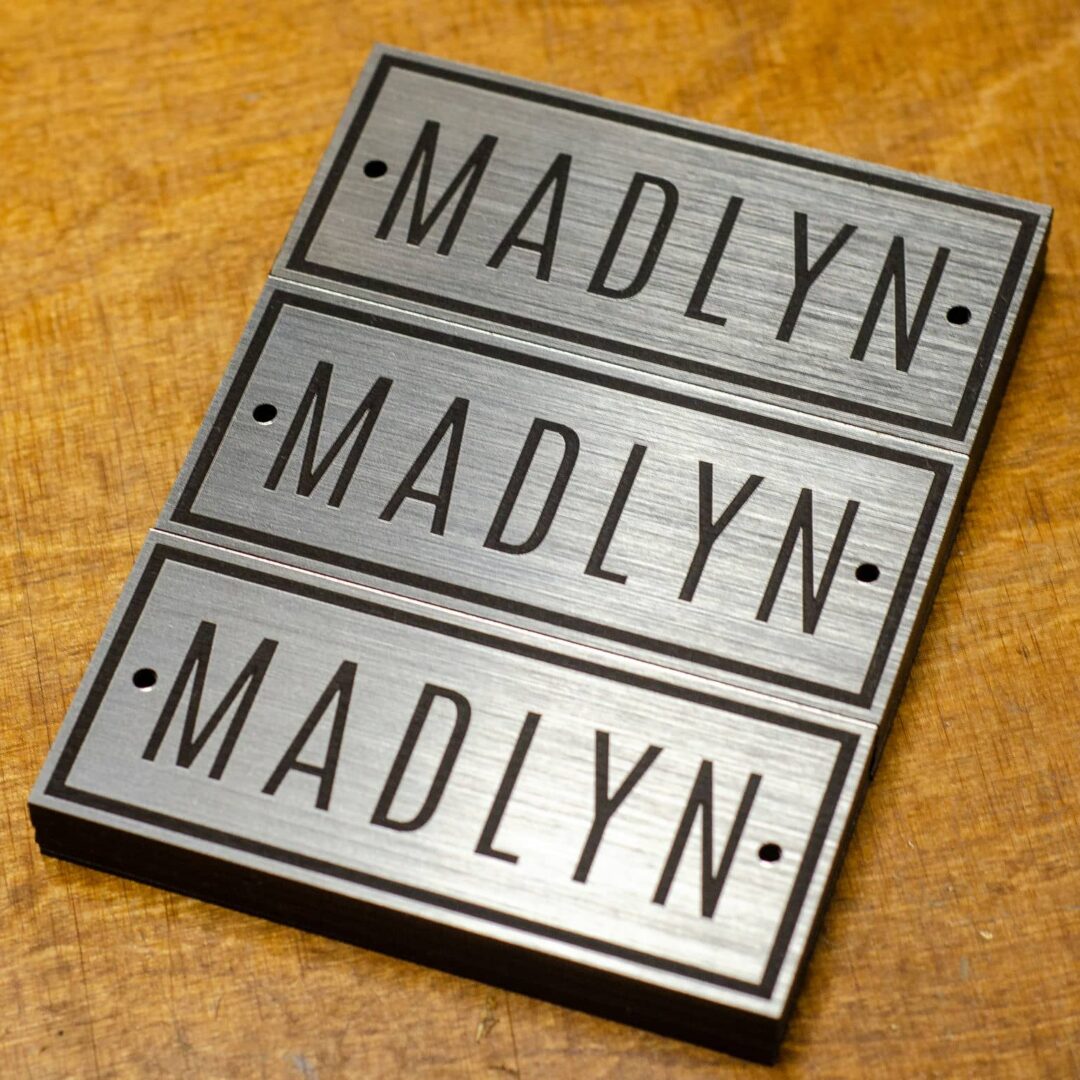 Chapas personalizadas para empresa MADLYN