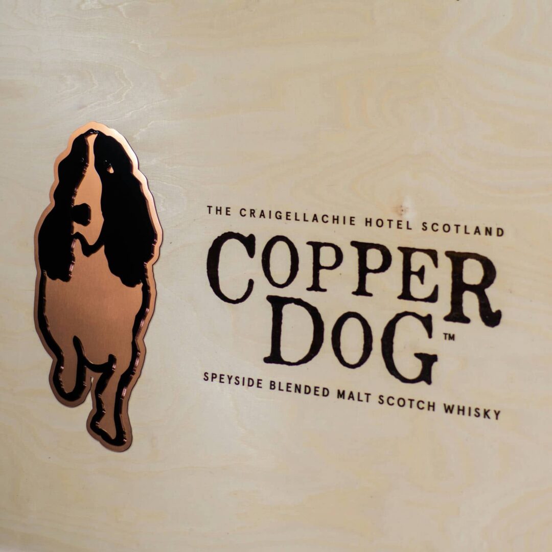 Rótulo para barra de evento de marca COPPER DOG