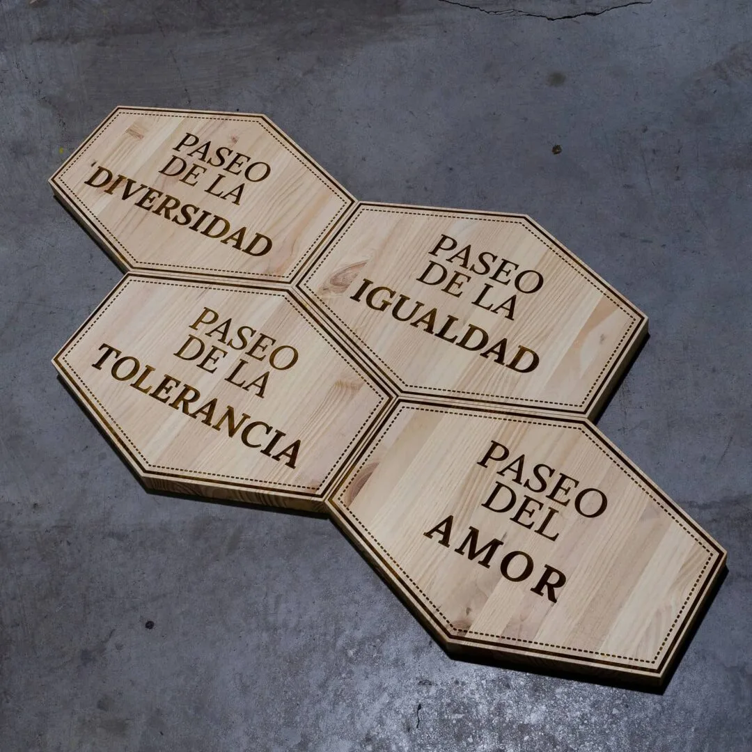 Rótulos de madera para calles