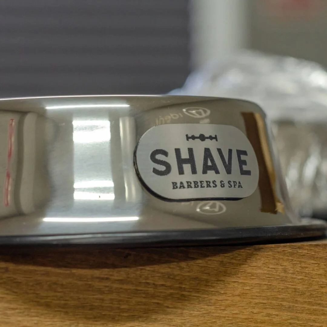 Chapas personalizadas para barbería SHAVE