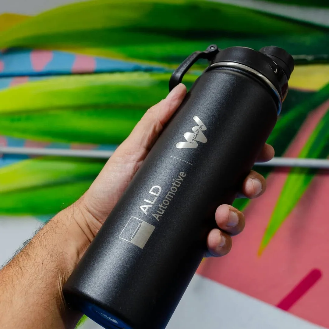 Grabado de botellas térmicas para ADL