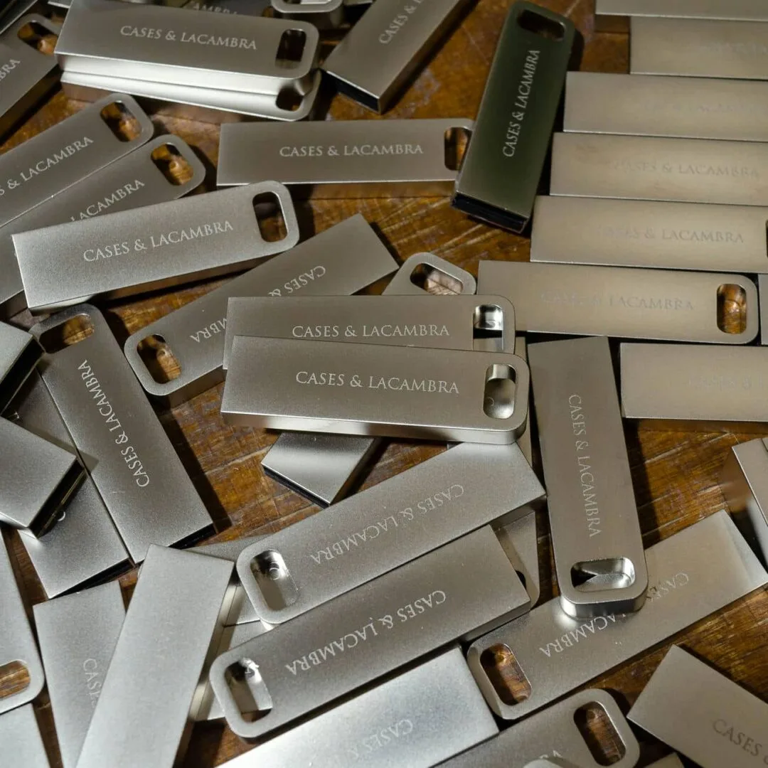 Grabado de USB para la CASES & LACAMBRA
