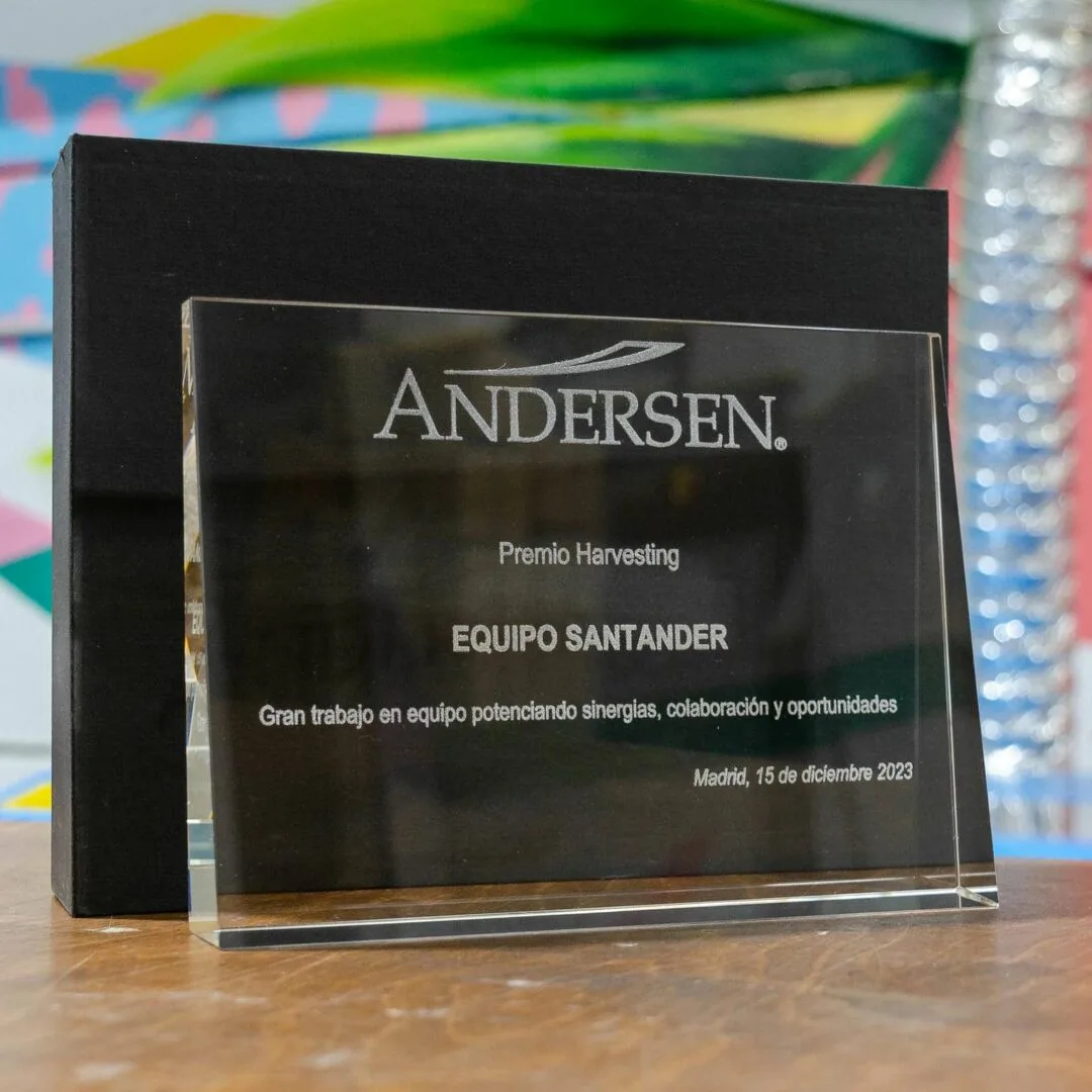 Grabado de trofeos de cristal para ANDERSEN